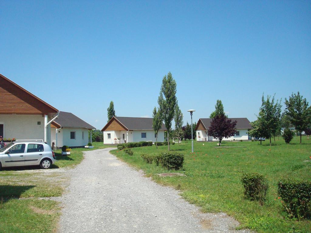 Termal Kemping Apartmanok Tiszaujvaros Exterior foto