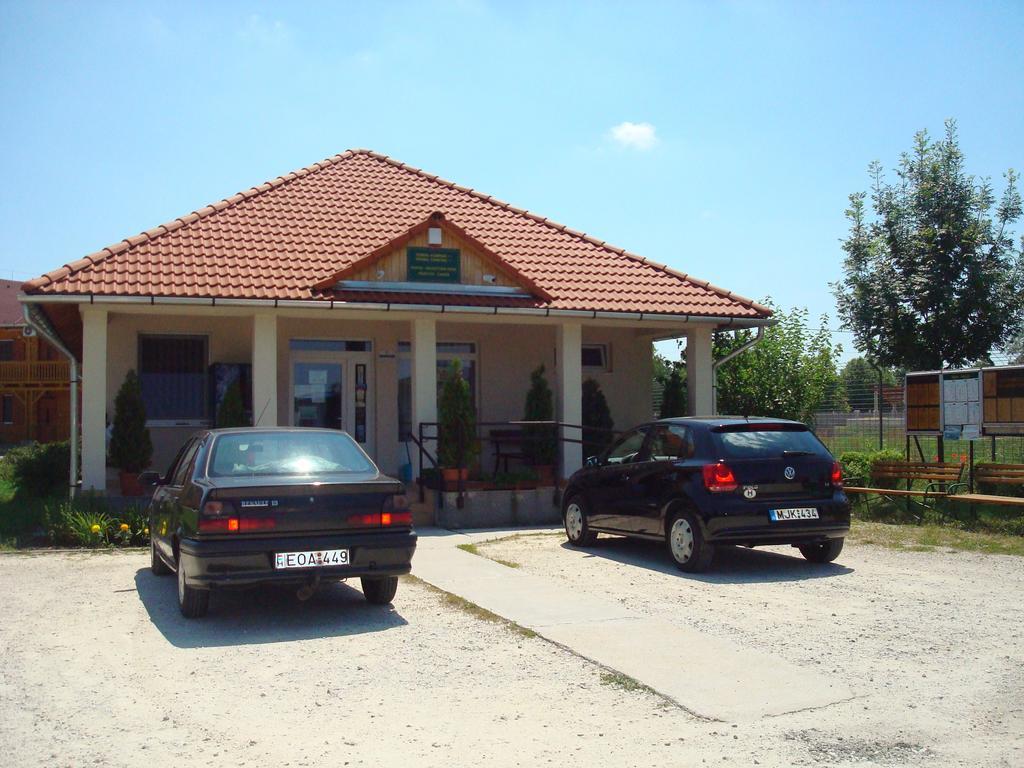Termal Kemping Apartmanok Tiszaujvaros Exterior foto